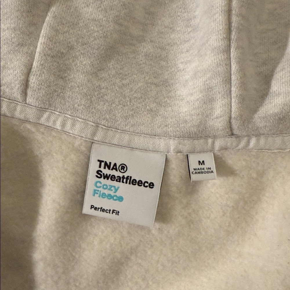 ARITZIA TNA Hooded Zip-Up Sweatshirt - Picture 8 of 8
